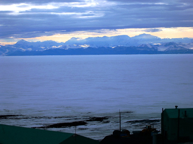 Admiralty Range, 80 km away
